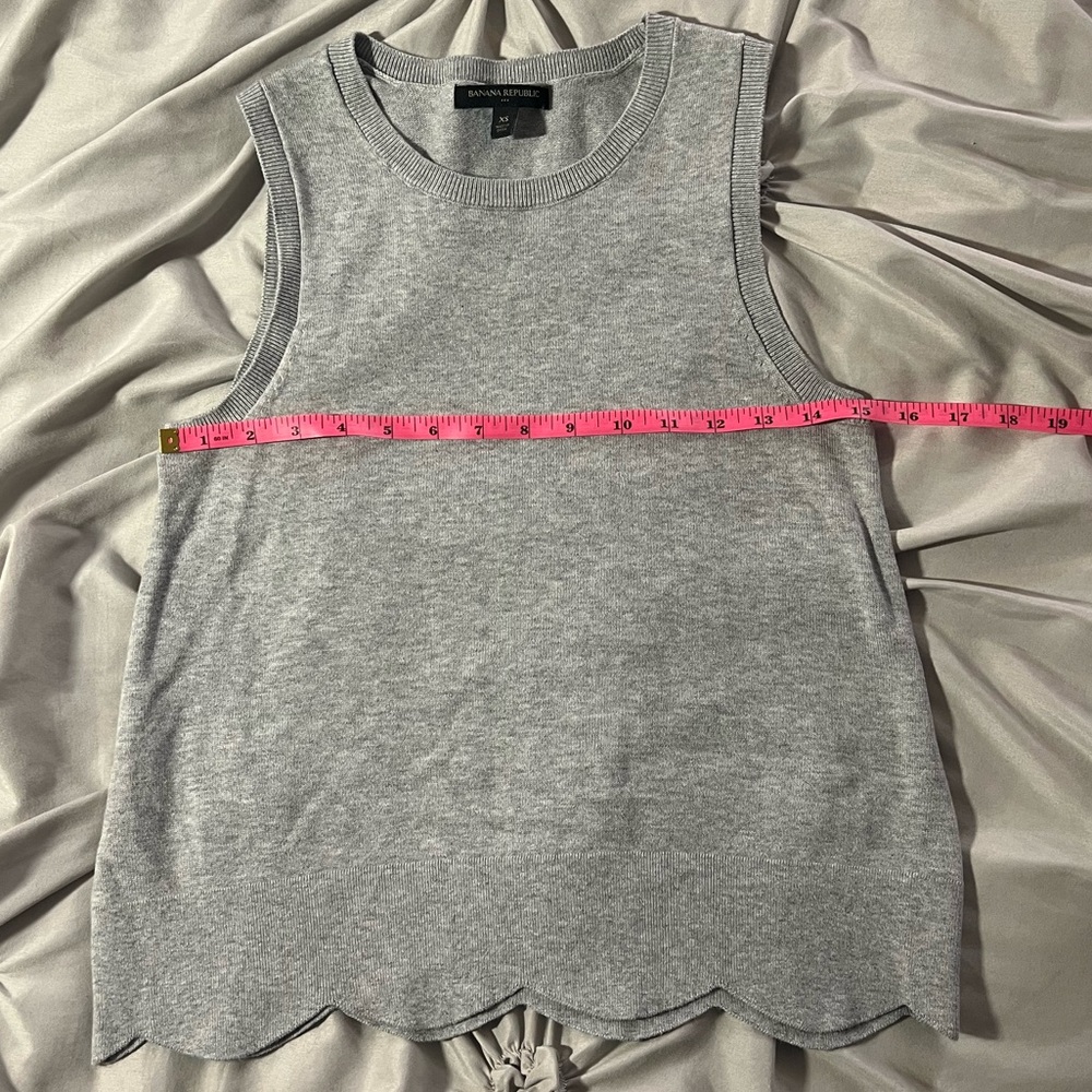 Banana Republic Grey Knit Pattern Trimmed Crew Swoop Neck Sweater Vest - Picture 4 of 5